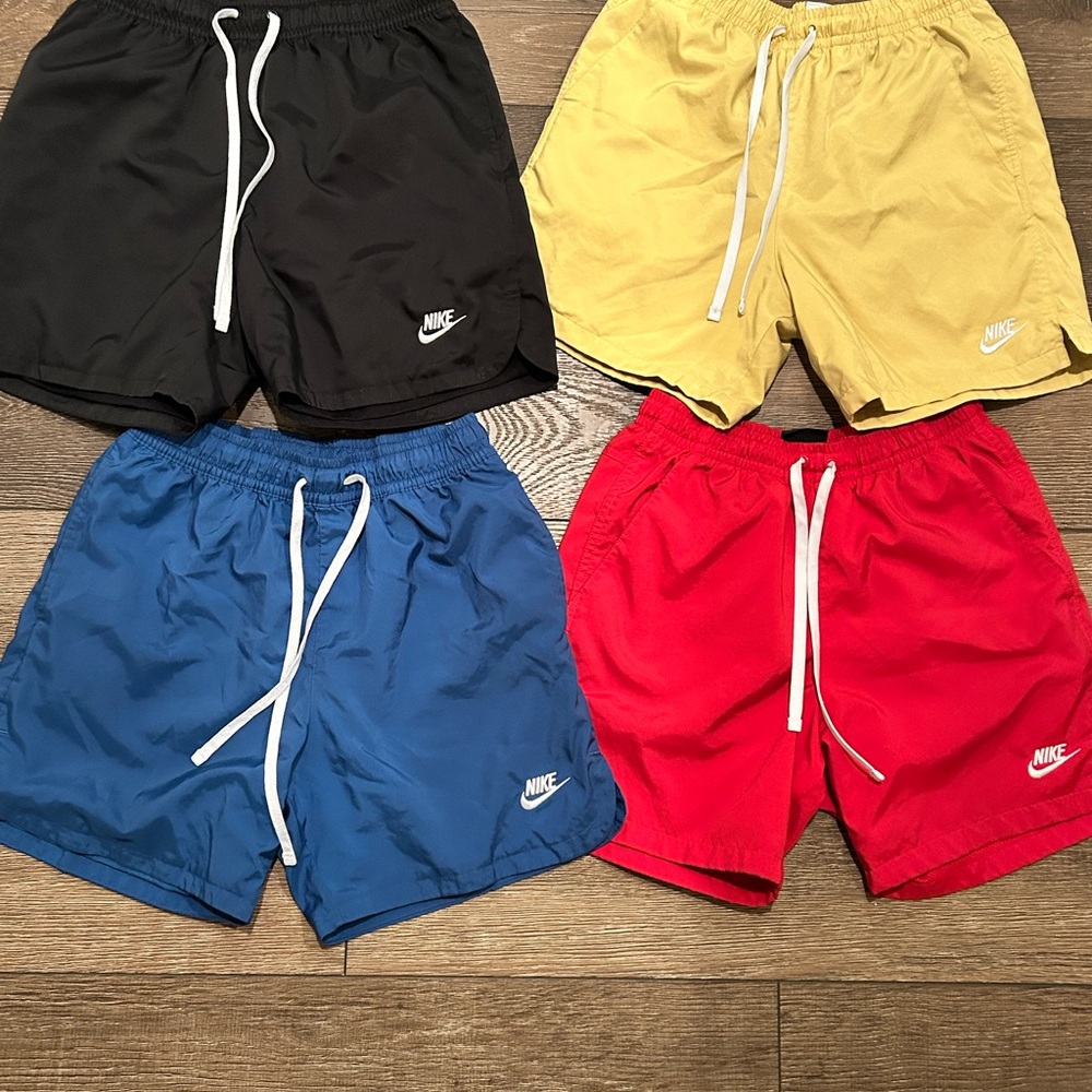 Nike woven essential shorts- bundle